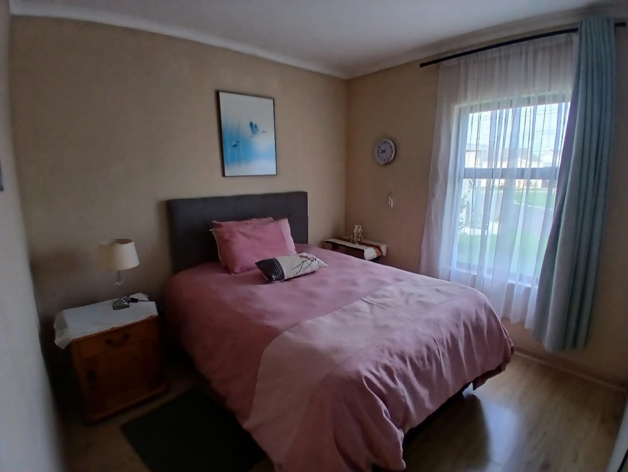 To Let 2 Bedroom Property for Rent in Guldenland Western Cape